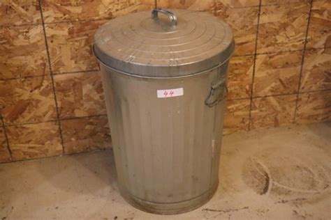 Lot - 20 Gallon Galvanized Trash Can w/Lid