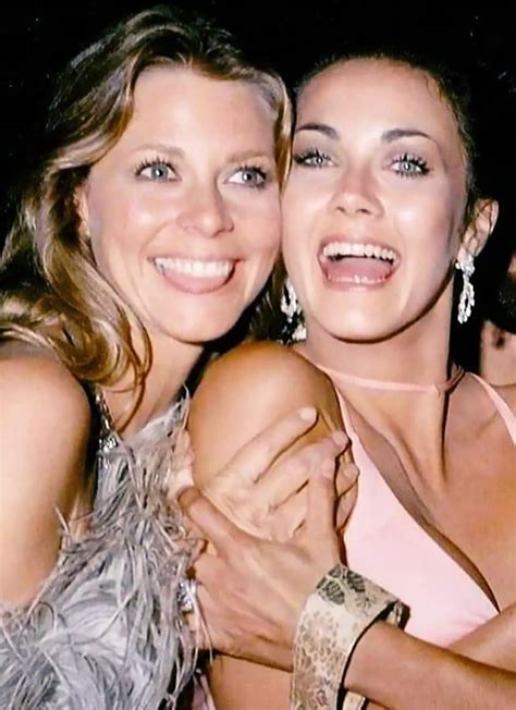 Lindsay Wagner and Lynda Carter at the Emmy Awards, 1977. : r/70s