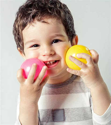 When Does Baby Start Waving? Age, Signs and Ways To Encourage