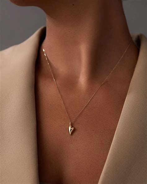 Does Gold Tarnish? - SJ JEWELLERY