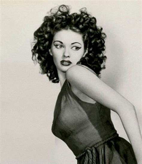 Yvonne De Carlo | Косметические товары, Классический голливуд, Голливуд