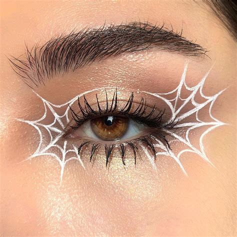spider halloween makeup look | spider web graphic liner | Halloween eye ...