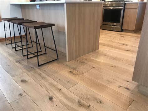 Wide Plank Vinyl Flooring: The Benefits Of Choosing A Long-Lasting ...