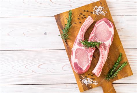 Chuleta de cerdo crudo | Foto Premium