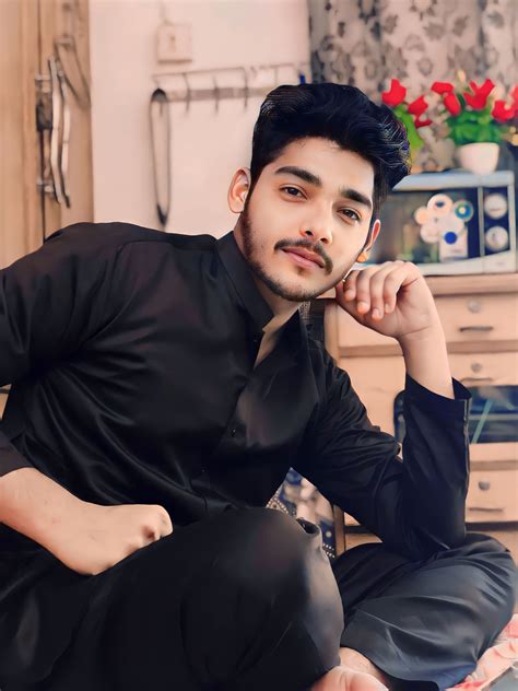 Who is Mina Luxx? Age, Family, Career, Net Worth 2024 - NetWorth Celebz