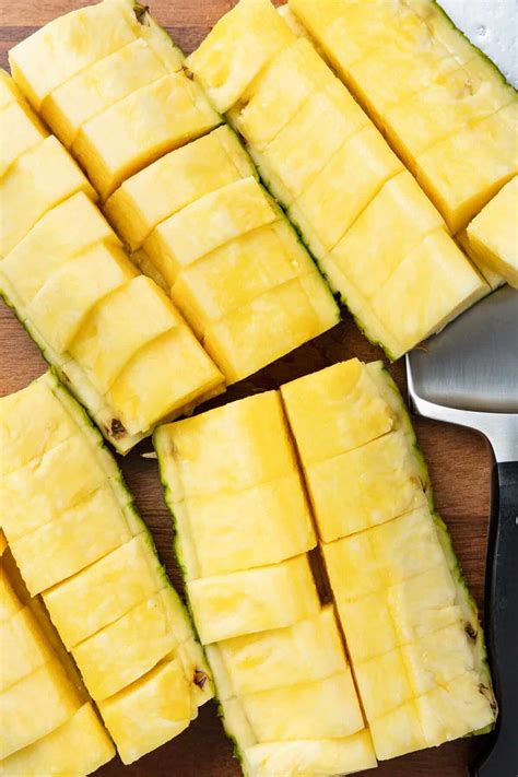 Best Way To Cut A Pineapple