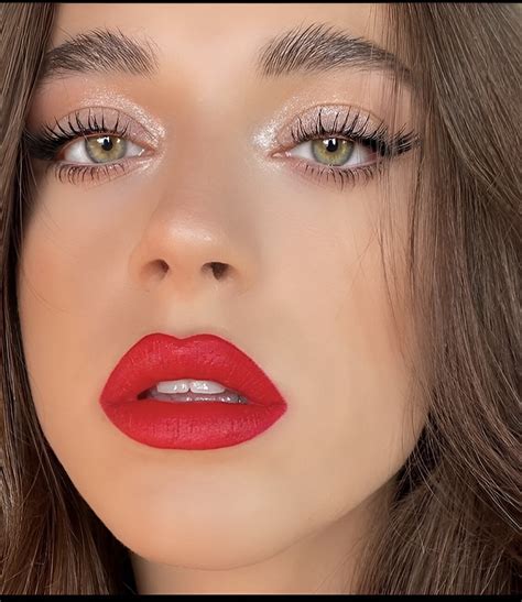 50 Stunning Red Lipstick Looks Perfect To Slay This Valentine - Woman ...