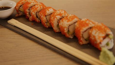 How to make a CALIFORNIA ROLL? (5 minutes recipe) - SCHOOL OF SUSHI