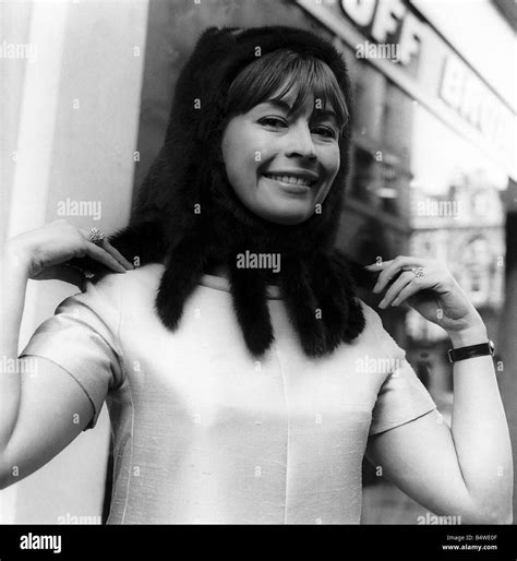 Nanette newman hi-res stock photography and images - Alamy