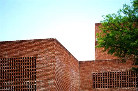 Instalación Automatizada de Almacenamiento / AKDA | ArchDaily en Español