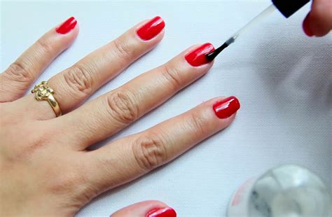 How to Dry Nail Polish Quickly | How to get nail polish to dry faster ...