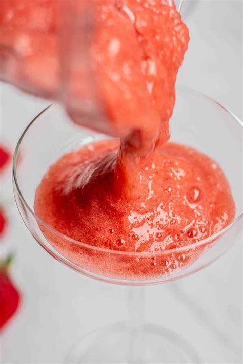 Strawberry Daiquiri Mocktail - Mint and Twist