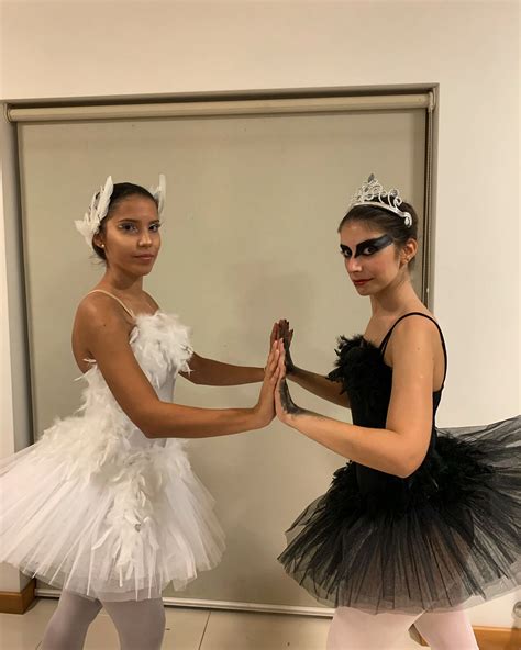 Halloween Black Swan | Halloween outfits, Black swan costume, Trendy ...