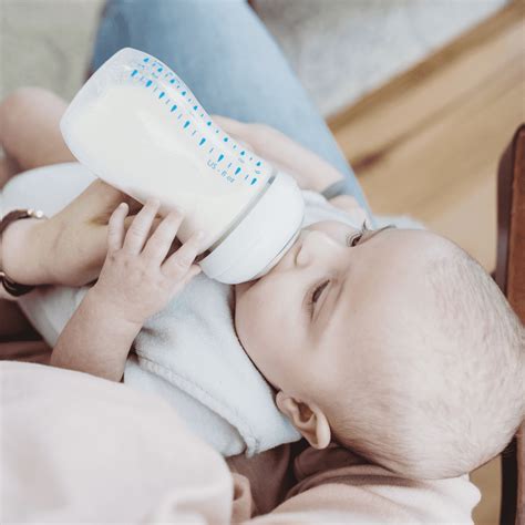 Positions for Bottle Feeding - Baby Care Classes