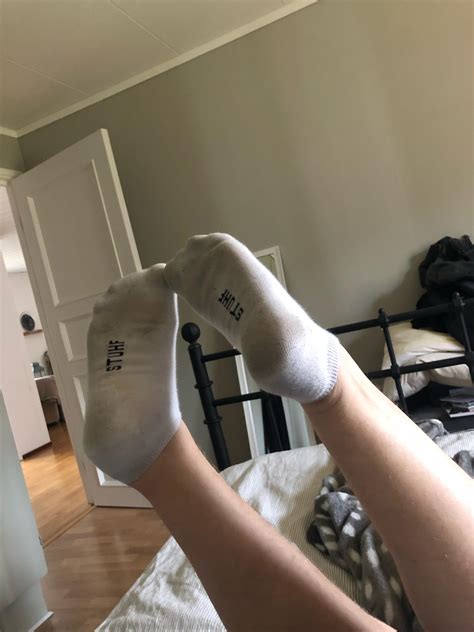 Add my Snapchat for free feet and tickle requests😊: ludde.0405 : r/TickleLovers