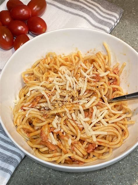 Cheesy Spaghetti with Hot Dogs - Emmandi's Kitchen