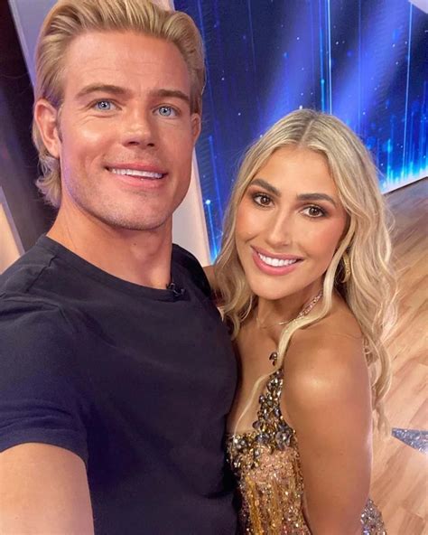 Emma Slater Dancing With The Stars' Pro Emma Slater Suffers Injury