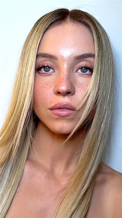 Sydney Sweeney Photos 12/23/2023 • CelebMafia