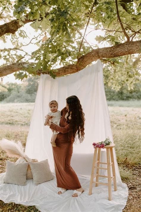 Mother's Day White Sheet Boho Photoshoot | Mommy and me photo shoot ...