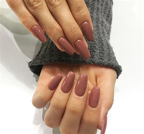 7 Thanksgiving Nail Colors That Are So Classic | Who What Wear