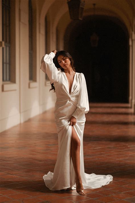 Mountain Wedding Dresses for the Adventurous Bride - Pretty Happy Love - Wedding Blog | Essense ...