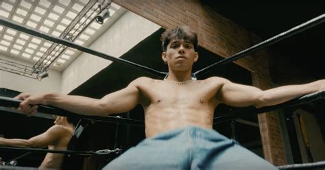 Perreando en el 'gym' con La Cruz: es la hora del reggaetón gay | Música