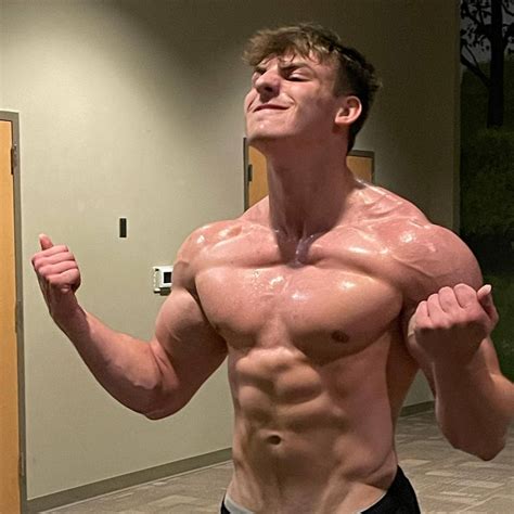 Strong bros of the day - GAYFRIENDSCHAT.com