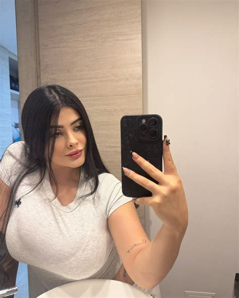 Lau jimenez (@laurajimnz_oficial) • Instagram photos and videos