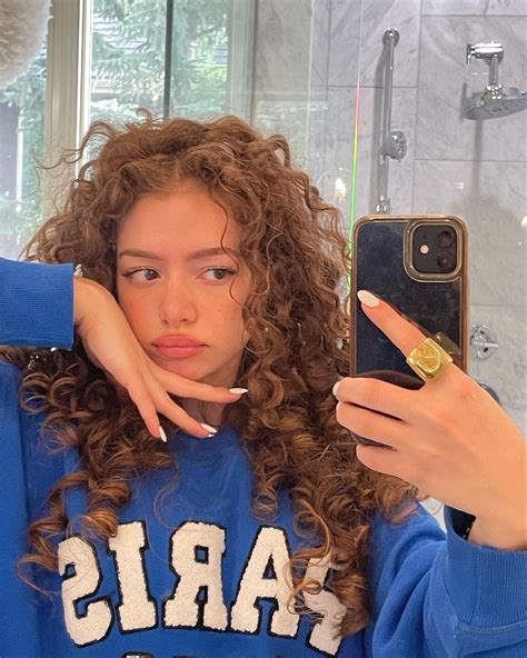 Demitra Mia Kalogeras Net Worth 2025: Model & Creator’s Online Success