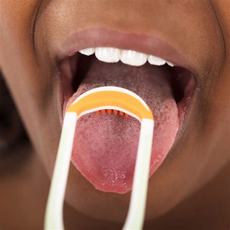 Tongue scraping TikTok trend: benefits and how to do it