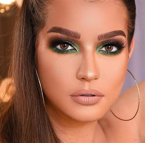 Green Eyes Eyeshadow Looks at Mattie Delgado blog
