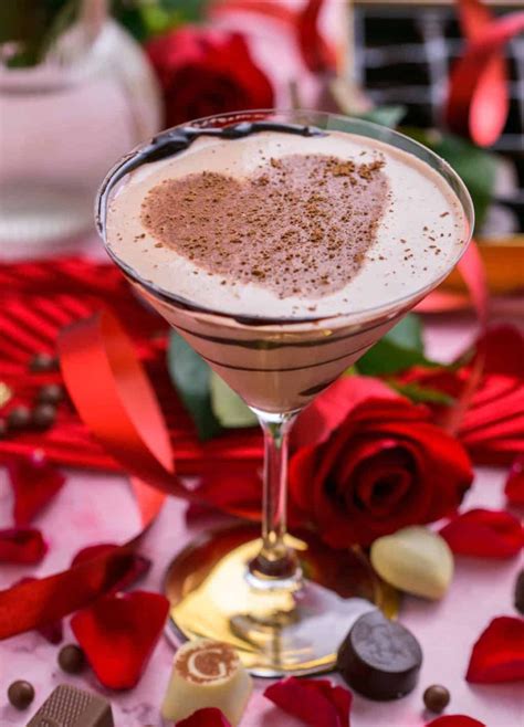 20 Valentine's Day Cocktail Recipes You'll Love | The Everygirl