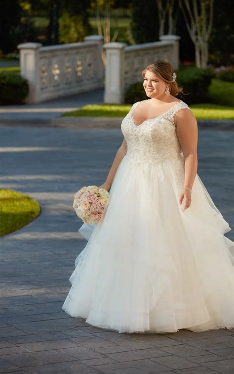 Princess Plus Size Ballgown with Horsehair Skirt | Stella York Wedding Dresses