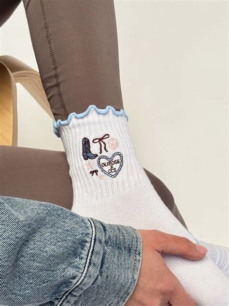 OLI ROSE X CLAIRE COUV SMITH PILATES CREW SOCKS – SHOPOLIROSE