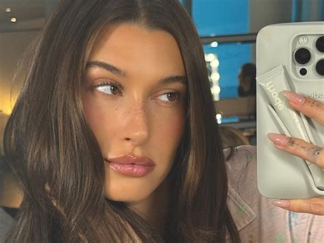 This Update To The Butter Nails Trend Is Even More Irresistible | Vogue