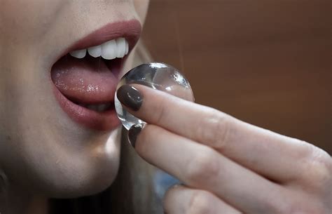 Goodbye plastic water bottle, Hello "Ooho" Three students from London ...