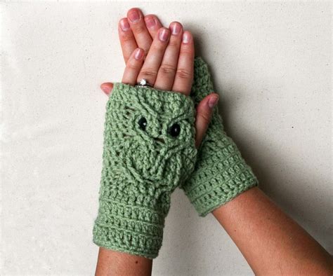15 Cozy Crocheted Fingerless Mitten Patterns