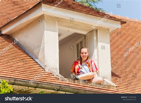 125 Kids Ledge Sitting Images, Stock Photos & Vectors | Shutterstock