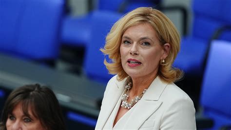 Feindbild Regenbogen: Kulturkampf auf der Straße und im Parlament