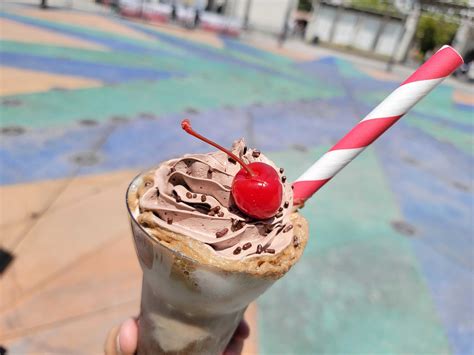 REVIEW: Chocolate Coca-Cola Float is an All-American Summer Delight at ...