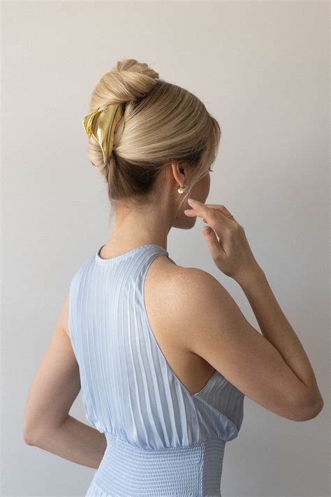 How To Claw Clip Updo | Cute & Quick Hairstyle for Long or Medium Hair