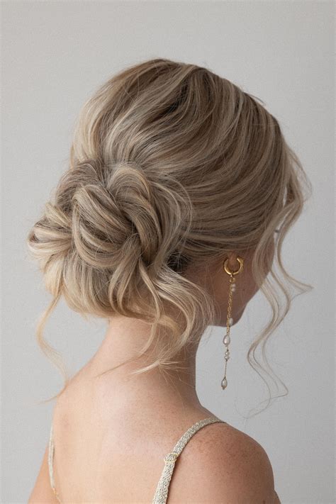 EASY UPDO WEDDING HAIRSTYLE FOR LONG HAIR - Alex Gaboury