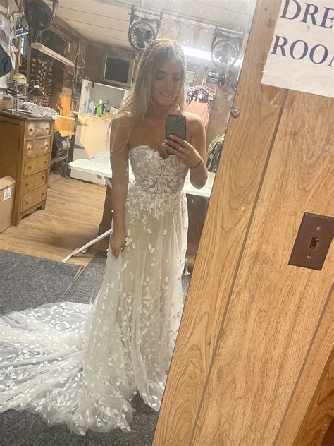 All Who Wander New Wedding Dress Save 17% - Stillwhite