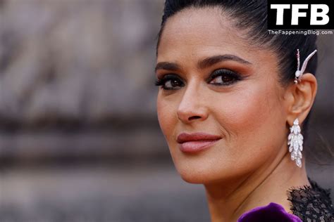 Salma Hayek Sexy Tits (11 Photos) - Sexy e-Girls🔞