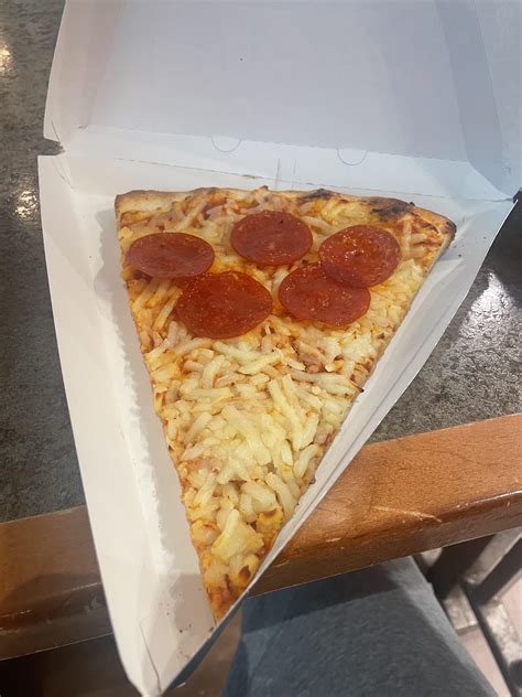 Pizza In Chicago Airport at Jack Waller blog