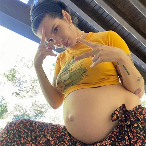 Pregnant Halsey’s Baby Bump Album Ahead of 1st Child’s Arrival: Pics ...