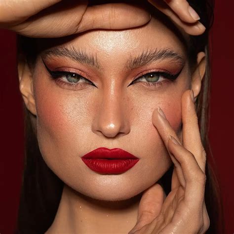 7 Clever Makeup Tricks for Jowls ...
