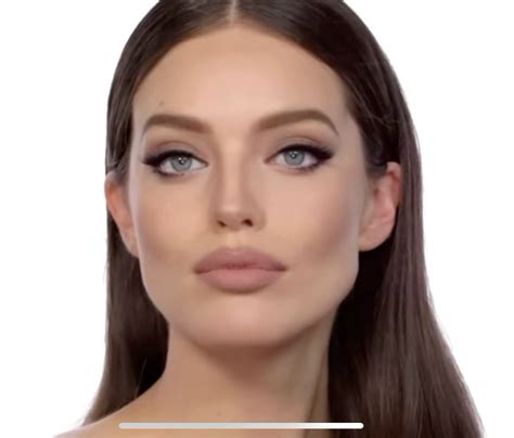 angelina jolie makeup in 2025 | Fair skin makeup, Pale skin makeup, Photo makeup