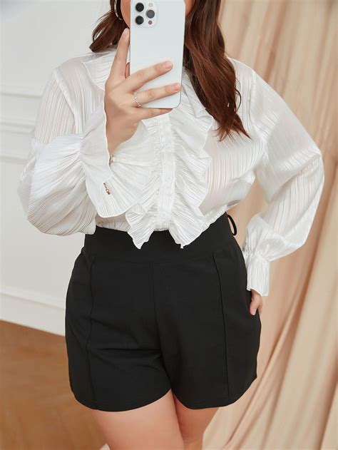 Plus High Waist Press Crease Shorts | High waisted, Plus size outfits ...
