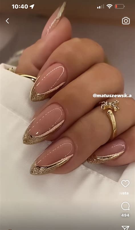 Pin by Bere on Uñas | Gold nails, Golden nails, Nail designs
